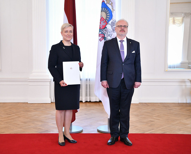 07.07.2020. Valsts prezidents Egils Levits pasniedz akreditācijas vēstuli Katrīnai Kaktiņai, Latvijas Republikas ārkārtējai un pilnvarotajai vēstniecei pastāvīgajā pārstāvniecībā Apvienoto Nāciju Organizācijā, Eiropas Drošības un sadarbības organizācijā u