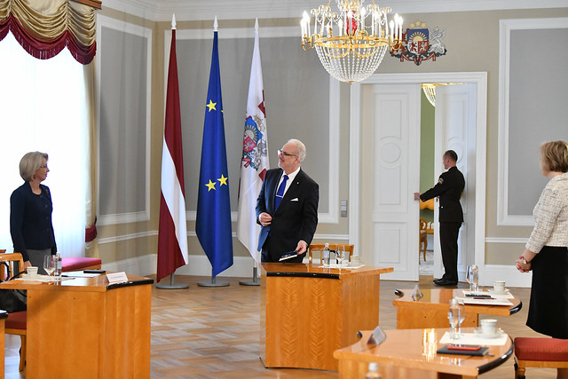 30.09.2020. Valsts prezidents Egils Levits, iedibinot valsts konstitucionālo orgānu vadītāju kopsēdes tradīciju, tiekas ar Saeimas priekšsēdētāju Ināru Mūrnieci, Ministru prezidenta parlamentāro sekretāri Eviku Siliņu, Satversmes tiesas priekšsēdētāju Ine