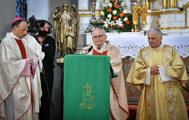 14.11.2020. Valsts prezidents Egils Levits pasniedz Cildinājuma rakstu un medaļu Romas katoļu baznīcas kardinālam Jānim Pujatam 90 gadu jubilejā