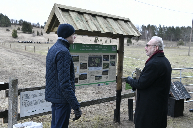 Valsts prezidenta Egila Levita darba vizīte Talsos. Z/s "Drubazas" apmeklējums. Foto autors: Ilmārs Znotiņš, Valsts prezidenta kanceleja.