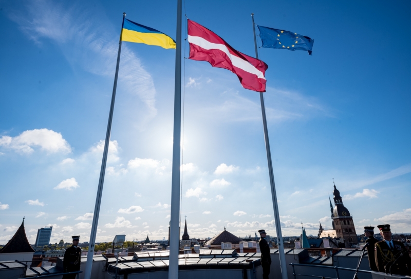 Ukrainas, Latvijas un Eiropas Savienības karogi