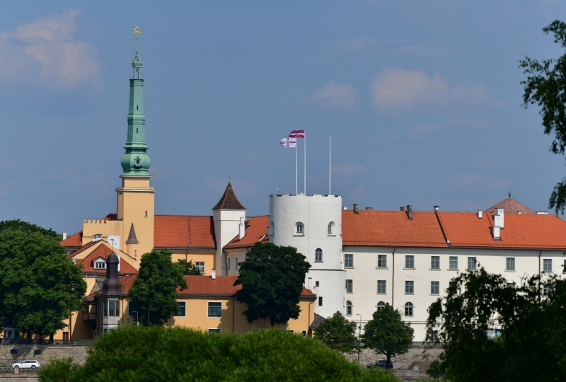 Rīgas pils - skats no Daugavas puses