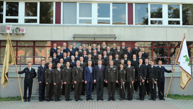 Valsts prezidents sveic Latvijas Nacionālās aizsardzības akadēmijas absolventus