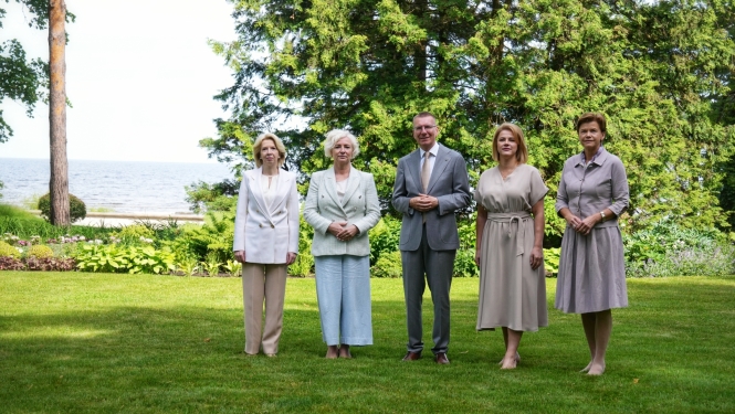 21.06.2024. Valsts prezidenta Edgara Rinkēviča tikšanās ar Saeimas priekšsēdētāju Daigu Mieriņu, Ministru prezidenti Eviku Siliņu, ārlietu ministri Baibu Braži un Saeimas ārlietu komisijas vadītāju Ināru Mūrnieci