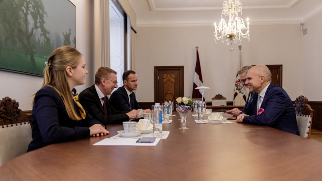 03.11.2023. Valsts prezidenta Edgara Rinkēviča tikšanās ar Latvijas Tirdzniecības un rūpniecības kameras prezidentu Aigaru Rostovski un valdes priekšsēdētāju Jāni Endziņu