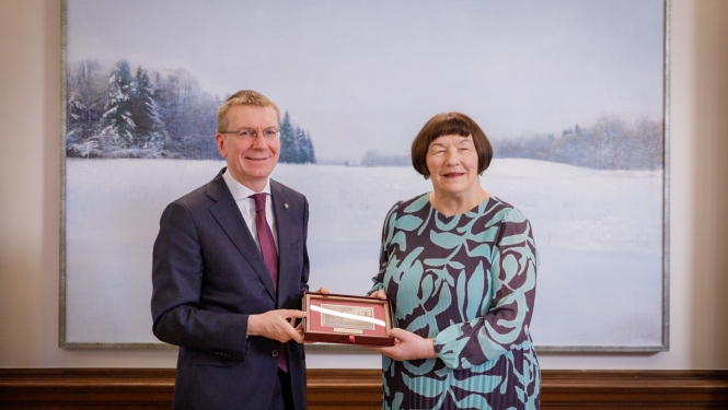20.02.2024. Valsts prezidents sveic Latvijas Nacionālā mākslas muzeja direktori Māru Lāci apaļajā dzīves jubilejā