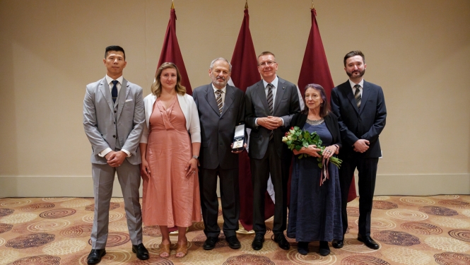 06.07.2024. Valsts prezidents Edgars Rinkēvičs Toronto, Kanādā, pasniedz Triju Zvaigžņu ordeni latviešu sabiedriskajam darbiniekam Kanādā Viesturam Arvīdam Zariņam.