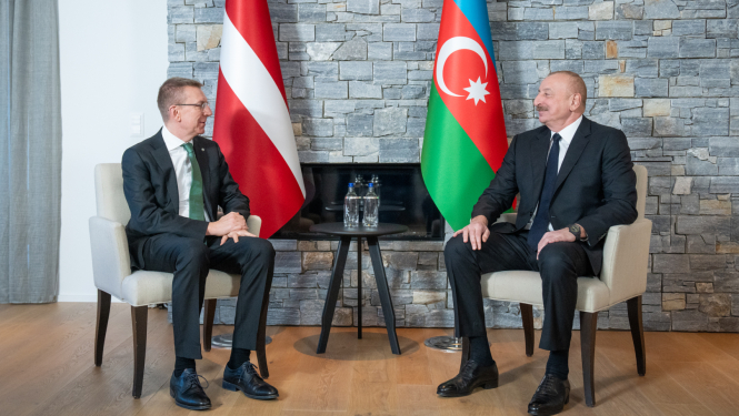 Valsts prezidents Davosā tiekas ar Azerbaidžānas prezidentu