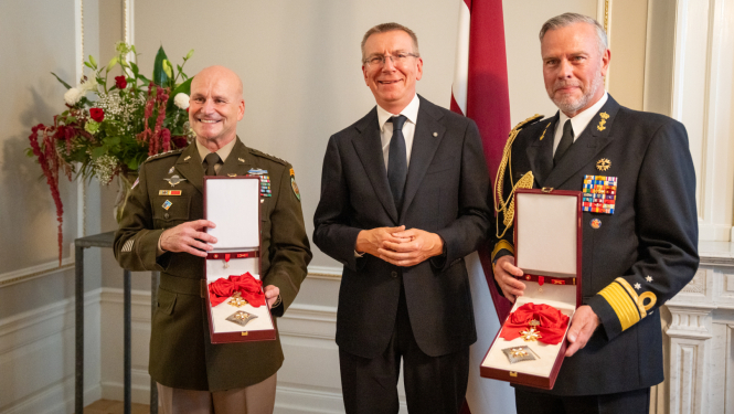 Valsts augstāko apbalvojumu pasniegšanas ceremonija Latvijas vēstniecībā Nīderlandes Karalistē