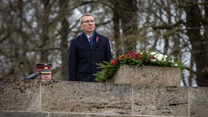 11.11.2025. Valsts prezidenta Edgara Rinkēviča dalība svinīgajā vainagu nolikšanas ceremonijā ceremonijā Rīgas Brāļu kapos, godinot Latvijas Brīvības cīn
