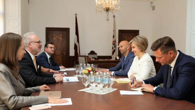 Valsts prezidents un Satversmes tiesas priekšsēdētāja runā par tiesu varas un valsts pārvaldes stiprināšanu