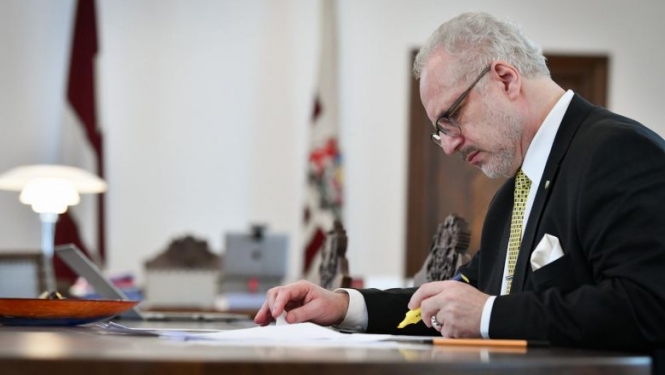 Valsts prezidents prasa novērst iespējas mīkstināt vai apiet totalitāro režīmu simbolu izmantošanas aizliegumu publiskos pasākumos