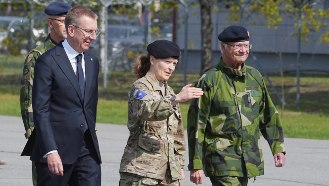 22.05.2025. Valsts prezidenta Edgara Rinkēviča dalība Viņa Majestātes Zviedrijas karaļa Kārļa XVI Gustava sagaidīšanas ceremonijā Ādažu militārajā bāzē