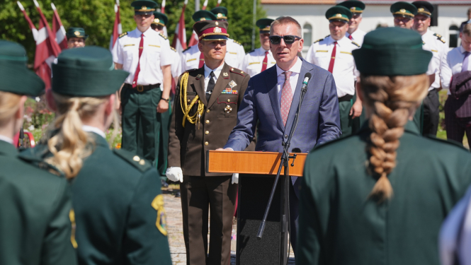 Valsts prezidents uzrunā Valsts robežsardzes koledžas izlaiduma cerermonijas dalībniekus