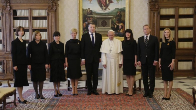 Valsts prezidents ar pāvestu Francisku pārrunā vērtību nozīmi mūsdienu sabiedrībā