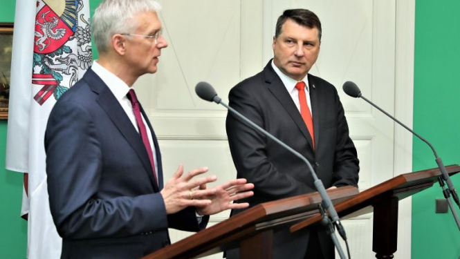 Valsts prezidents Raimonds Vējonis ar Ministru prezidentu Krišjāni Kariņu pārrunā valdības darba aktualitātes