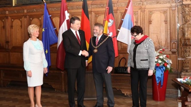 Valsts prezidents Raimonds Vējonis valsts vizītes Vācijā laikā apmeklē Līneburgu