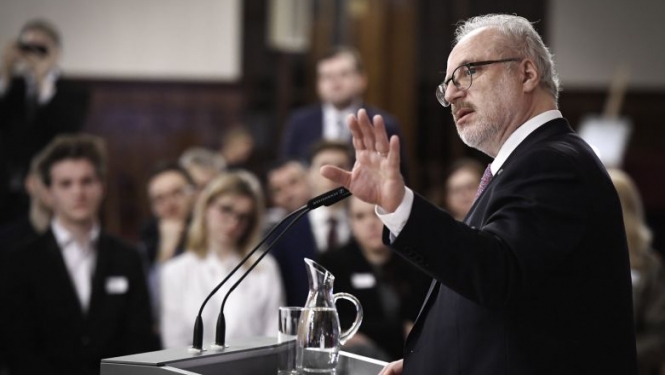 Rīgas pilī 60 dažādu paaudžu sabiedrības pārstāvju aizsāk solidaritātes sarunu ciklu