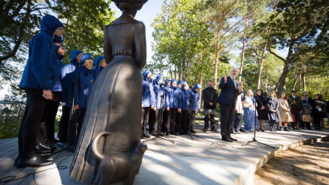 Valsts prezidenta Egila Levita uzruna, atklājot vides objektu “Aspazija kāpās”