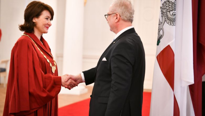Valsts prezidentam tiesneša svinīgo solījumu dod Augstākās tiesas tiesnese Sandra Kaija
