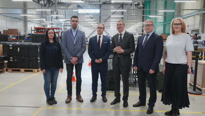 Valsts prezidents bezpilota lidaparātu ražošanas uzņēmuma “Edge Autonomy” Rīgas struktūrvienības vadības pārstāvji