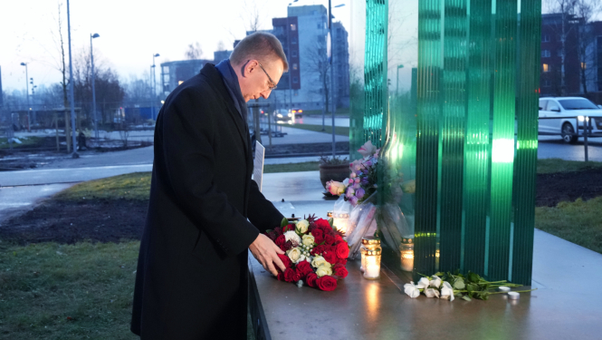 Valsts prezidents Edgars Rinkēvičs apmeklēja Zolitūdes traģēdijas vietu