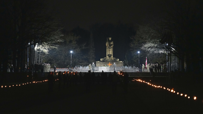 Valsts prezidenta Edgara Rinkēviča dalība Neatkarības kara vakara jundā Rīgas Brāļu kapos
