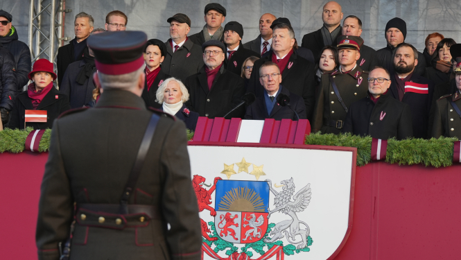 Valsts prezidents uzrunā militārajā parādē