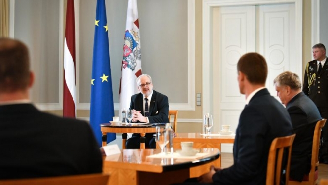 Valsts prezidents: Saeimai jāturpina aizsāktās diskusijas par valdības ātrās reaģēšanas mehānismu Satversmē krīzes situācijās
