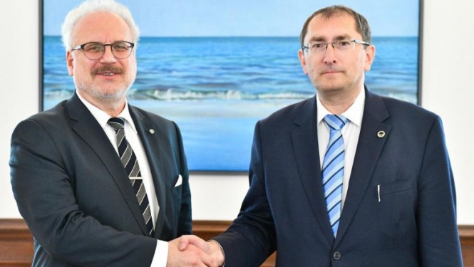 Valsts prezidents ar satiksmes ministru pārrunā sabiedrībai un uzņēmējdarbībai pievilcīga satiksmes tīkla attīstību