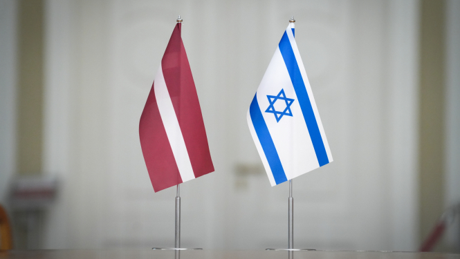 Latvijas un Izraēlas karodziņi