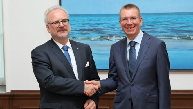 Valsts prezidents Egils Levits ar ārlietu ministru apspriež plašu jautājumu loku