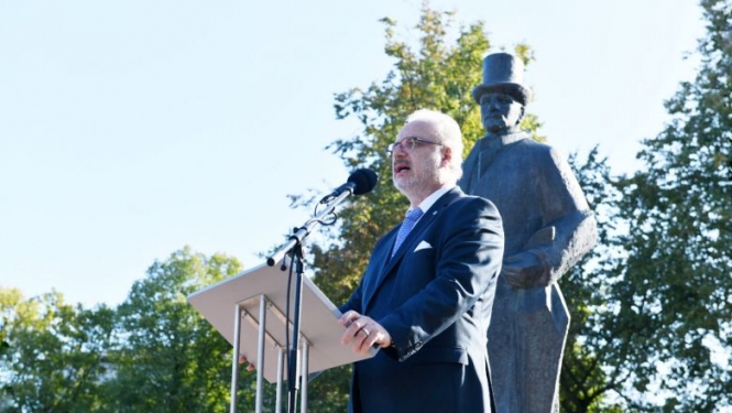 Valsts prezidenta Egila Levita uzruna pie Jāņa Čakstes pieminekļa Jelgavā