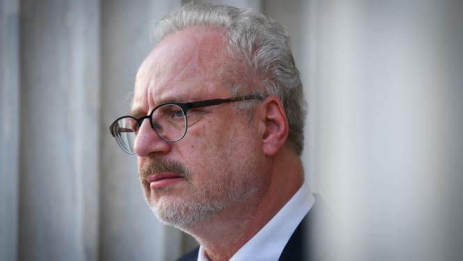 Valsts prezidents: neviens nedrīkst no ierēdņa pieprasīt prettiesisku vai valsts interesēm neatbilstošu rīcību