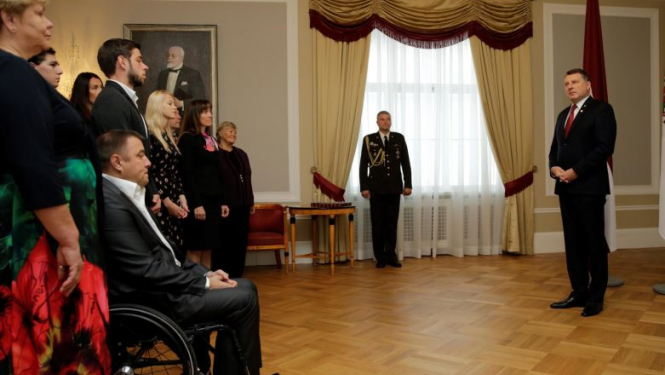 Valsts prezidents Rīgas pilī sveic Latvijas paraolimpiešus