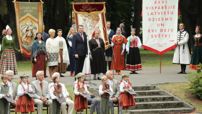 Valsts prezidents godina XXVI Vispārējo latviešu Dziesmu un XVI Deju svētku virsdiriģentus un virsvadītājus