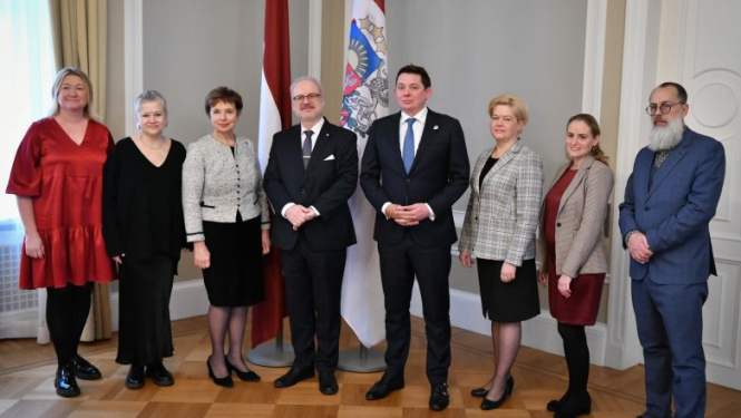 Valsts prezidents rosina atsaukties jauniešu idejai par Demokrātijas nedēļas iedibināšanu valstī
