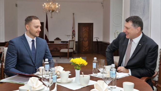 Valsts prezidents Raimonds Vējonis tiekas ar iekšlietu ministru Sandi Ģirģenu