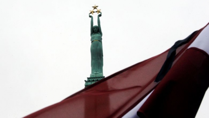 Valsts prezidents Raimonds Vējonis piemin komunistiskā režīma upurus pasākumos Rīgas pilī, pie Brīvības pieminekļa un Litenē