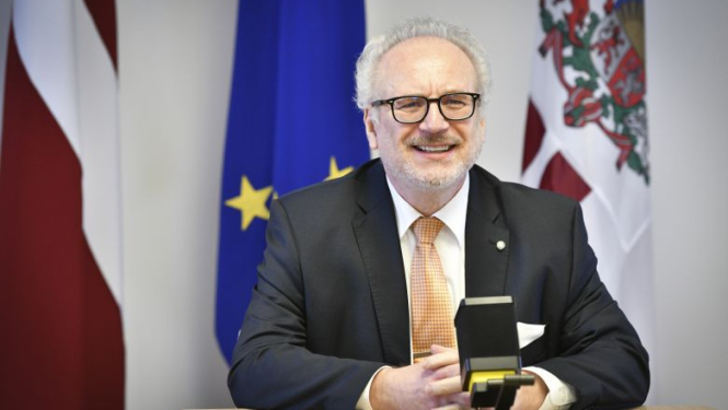 Valsts prezidents atzinīgi novērtē Elitas Krūmiņas astoņu gadu darbu valsts kontrolieres amatā