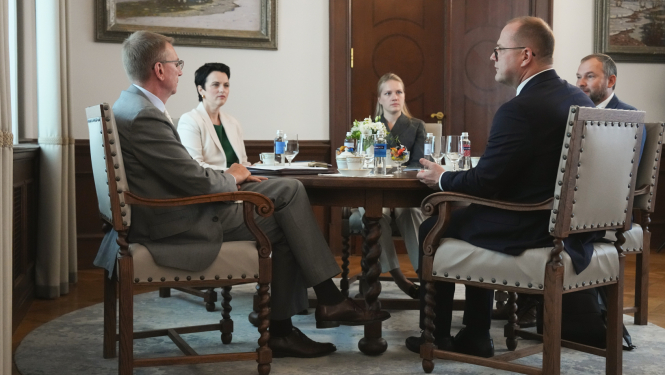 Valsts prezidents Edgars Rinkēvičs tiekas ar viedās administrācijas un reģionālās attīstības ministru Raimondu Čudaru