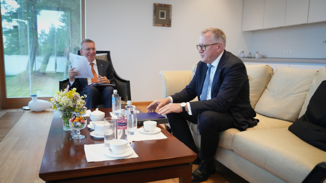 Valsts prezidents Edgars Rinkēvičs tiekas ar finanšu ministru Arvilu Ašeradenu