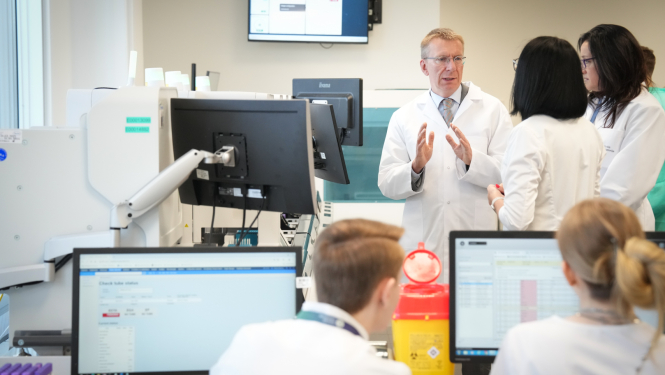 Valsts prezidents Edgars Rinkēvičs apmeklē Centrālo laboratoriju