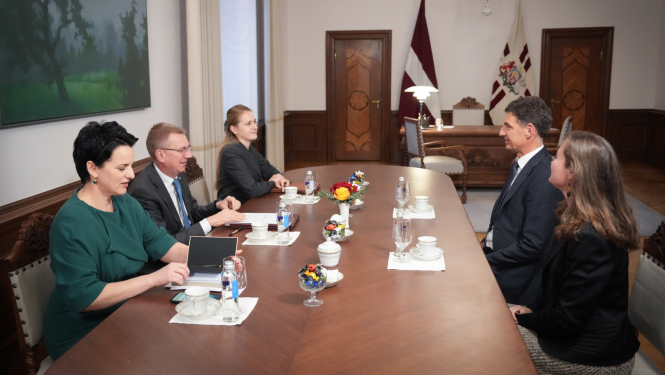 Valsts prezidents Edgars Rinkēvičs tiekas ar Ārvalstu investoru padomes Latvijā pārstāvjiem