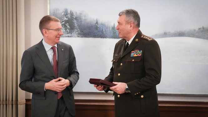 Valsts prezidents pateicas ģenerālleitnantam Leonīdam Kalniņam
