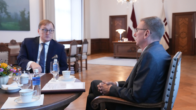 Valsts prezidenta Edgara Rinkēviča tikšanās ar Latvijas Bankas prezidentu Mārtiņu Kazāku