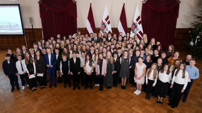 03.12.2025. Valsts prezidents Edgars Rinkēvičs tiekas ar 18. novembra runu konkursa dalībniekiem no 5.-6. klasēm