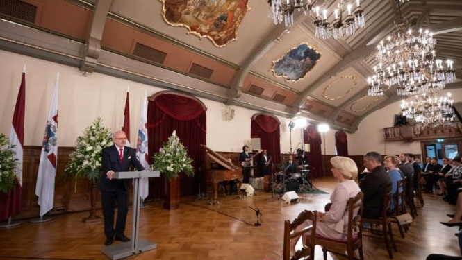 Valsts prezidents 21. augustā Rīgas pilī pasniedz augstākos Latvijas valsts apbalvojumus 67 izcilām personībām