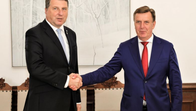 Valsts prezidents ar Ministru prezidentu pārrunā izglītības reformas virzību
