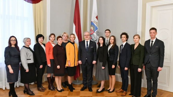 Valsts prezidents ar jaunajiem ārstiem un māsām runā, kā panākt taisnīgu, sakārtotu un caurskatāmu veselības aprūpes sistēmu